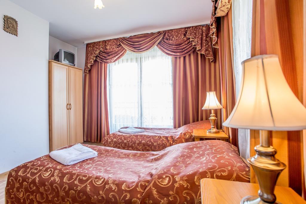 Hotel Pod Modrzewiami à Zakopane Chambre photo