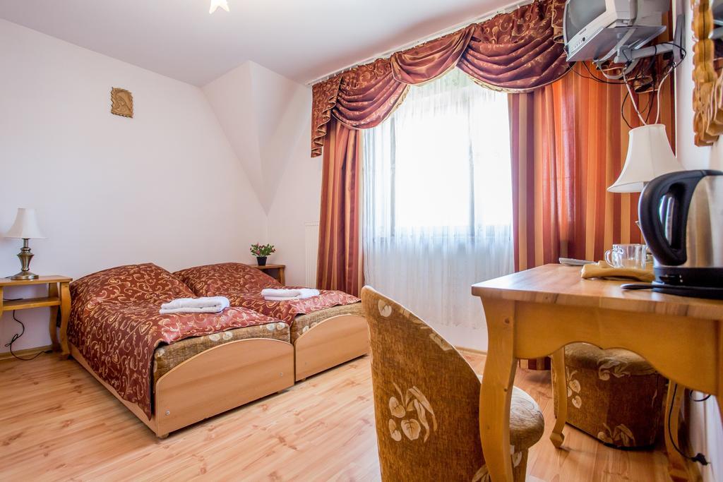 Hotel Pod Modrzewiami à Zakopane Chambre photo