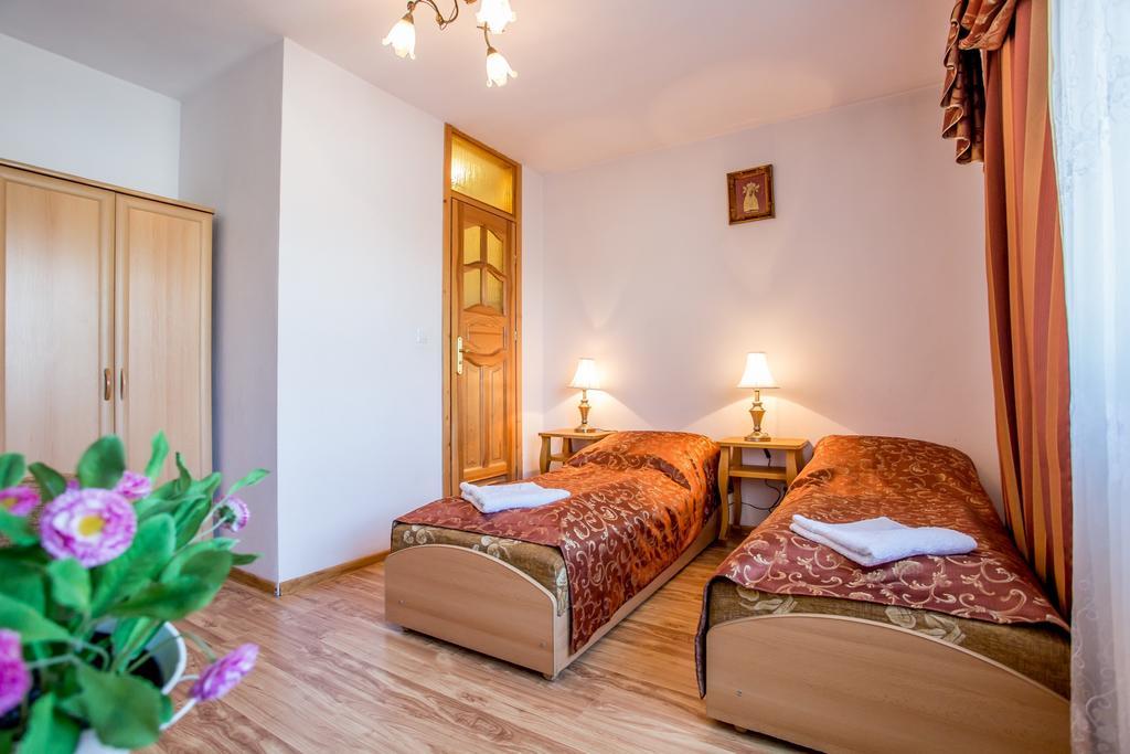 Hotel Pod Modrzewiami à Zakopane Chambre photo